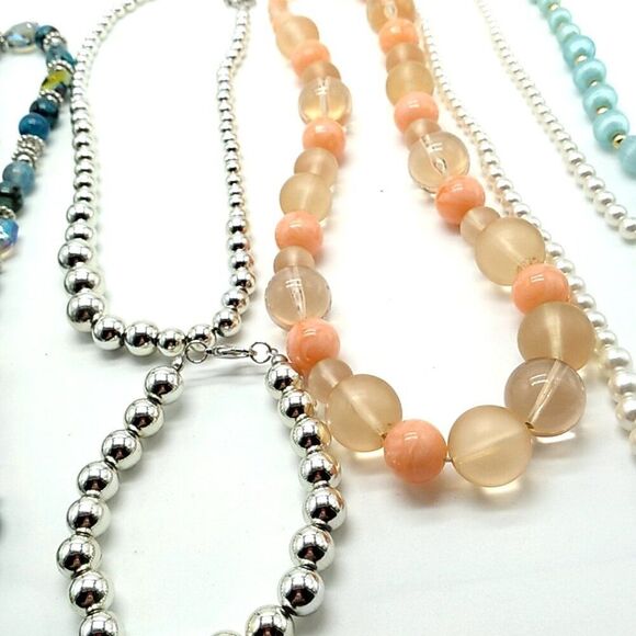 7 Beaded Necklaces + 1 Beaded Bracelet Jewelry Lot of 8 - Picture 5 of 10